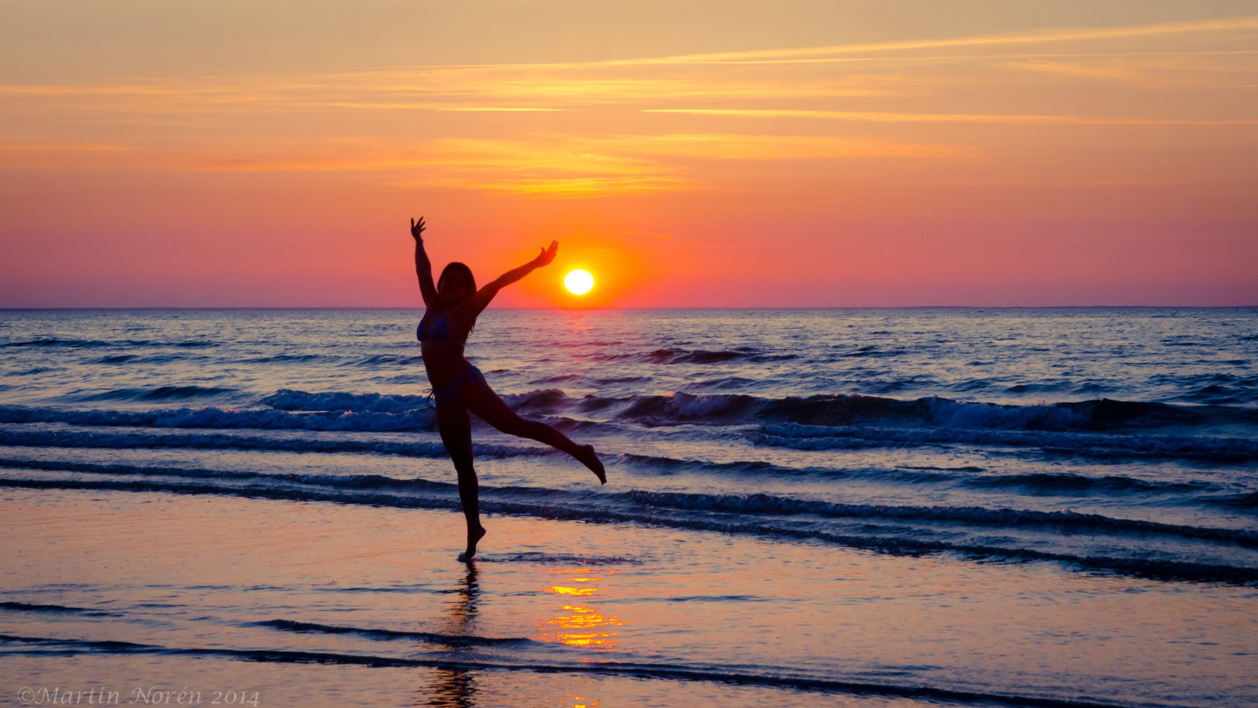 dancing-silhouette-woman-sunset-wallpaper